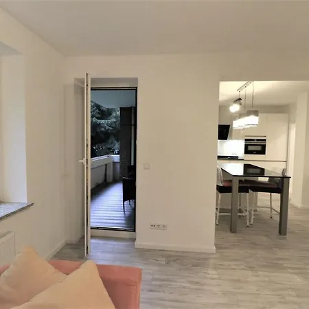 Riverside: Messe-, Business-, Ferienwohnung Lodge Leichlingen