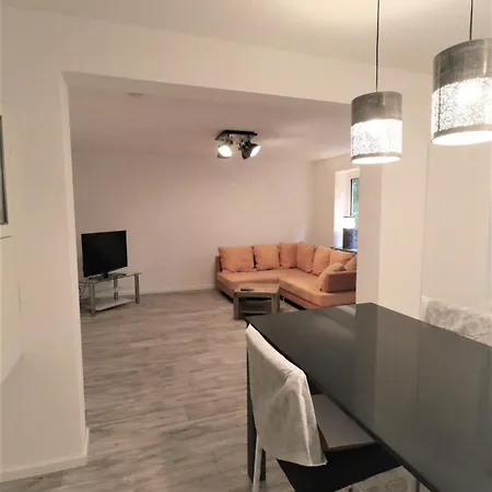 Riverside: Messe/business/fewo Chata *