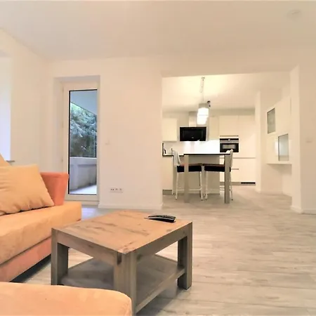 Riverside: Messe/business/fewo Chata Leichlingen